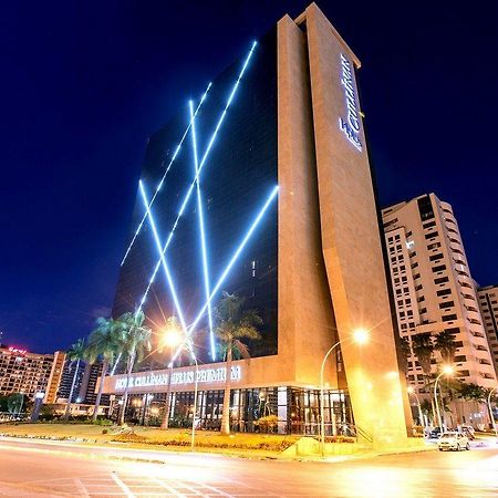 Cullinan Hplus Premium Brasilia Exterior foto The hotel at night